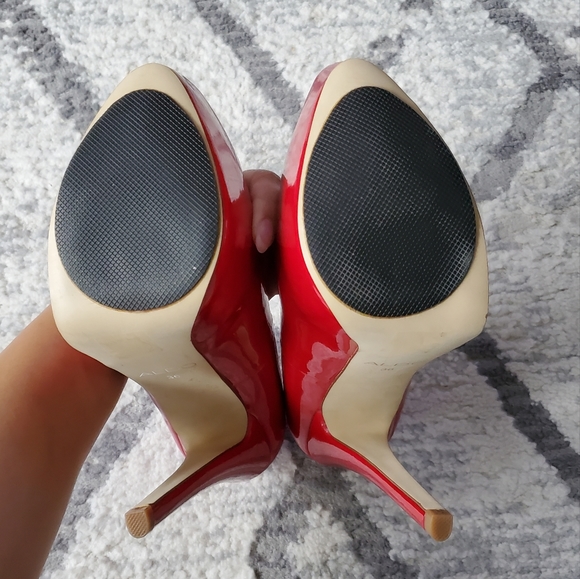 LIKE NEW Red Aldo 6 inch heels - Picture 3 of 3